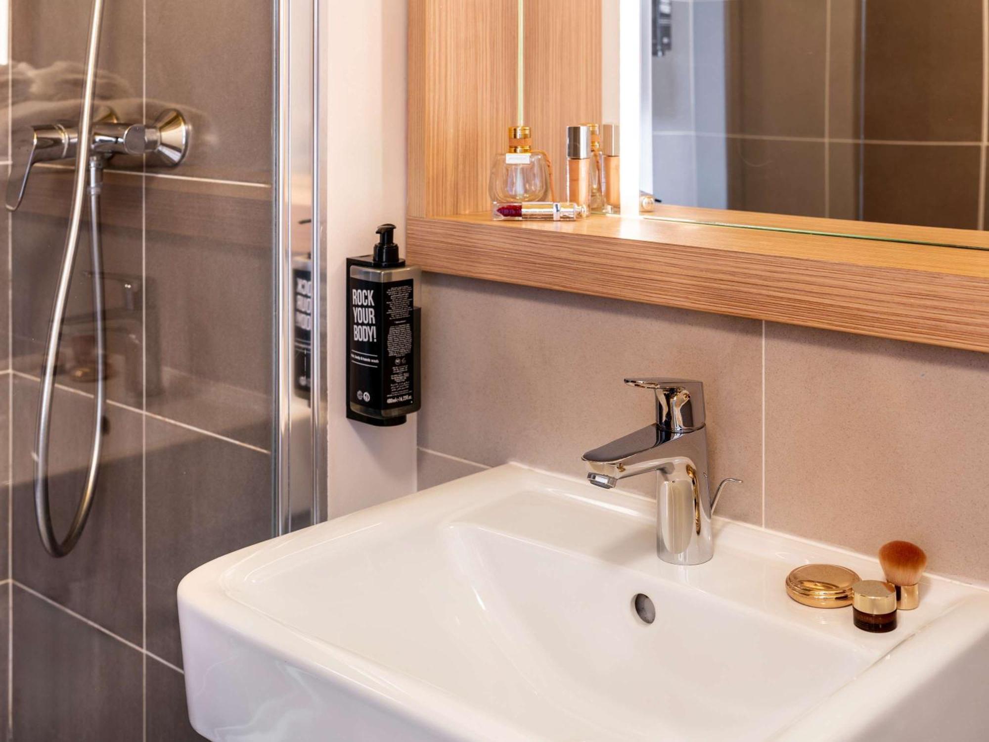 Ibis Styles Prevessin Geneve Aeroport Hotel Bagian luar foto